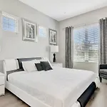 Elegant Urban Townhouse - Super Close To Disney!