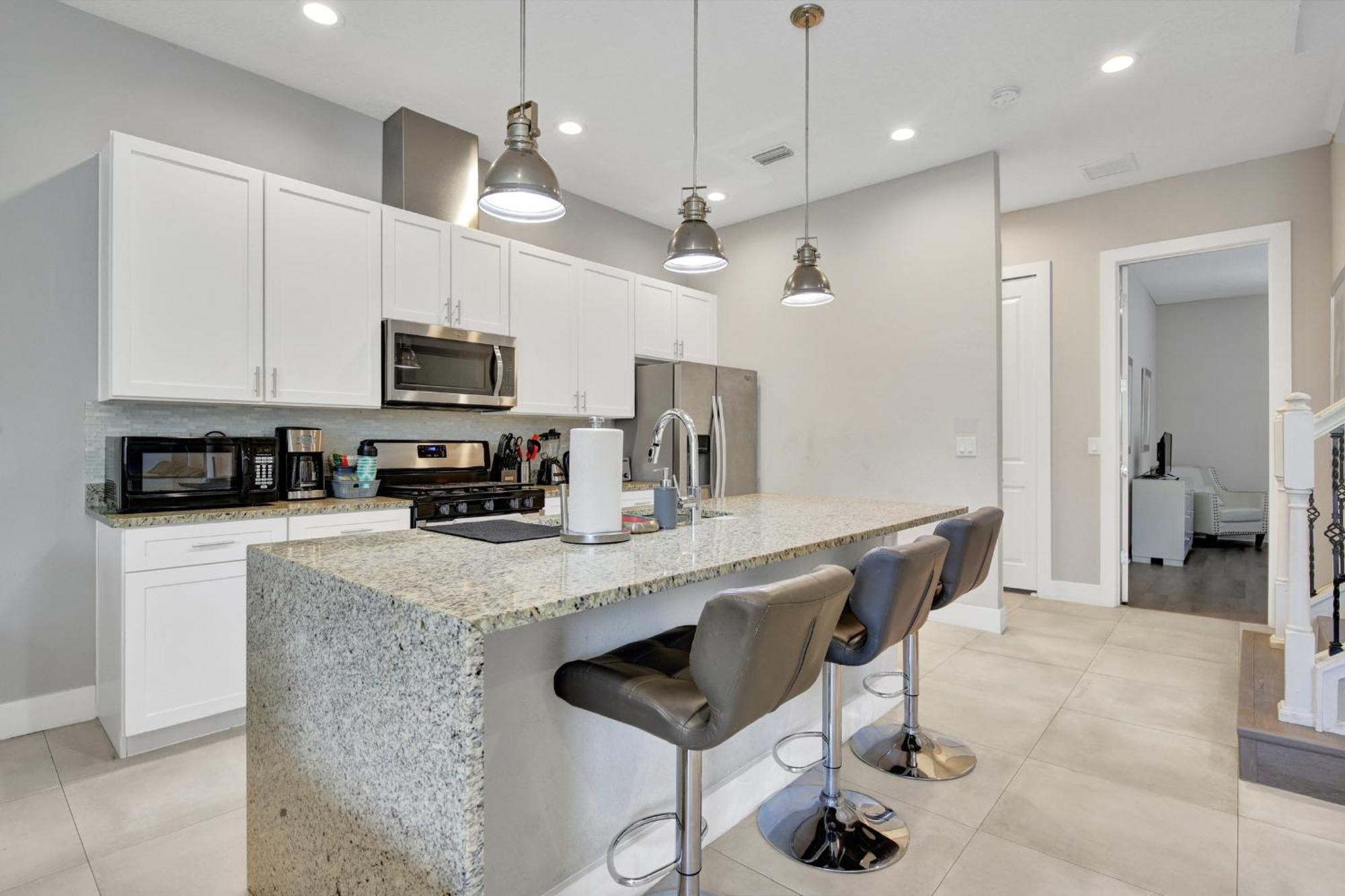 Elegant Urban Townhouse - Super Close To Disney! Holiday home *