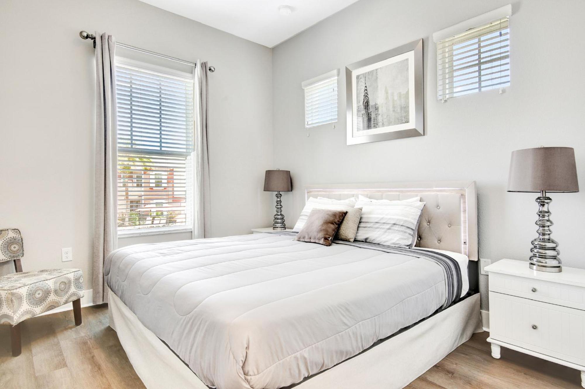 Elegant Urban Townhouse - Super Close To Disney! Holiday home