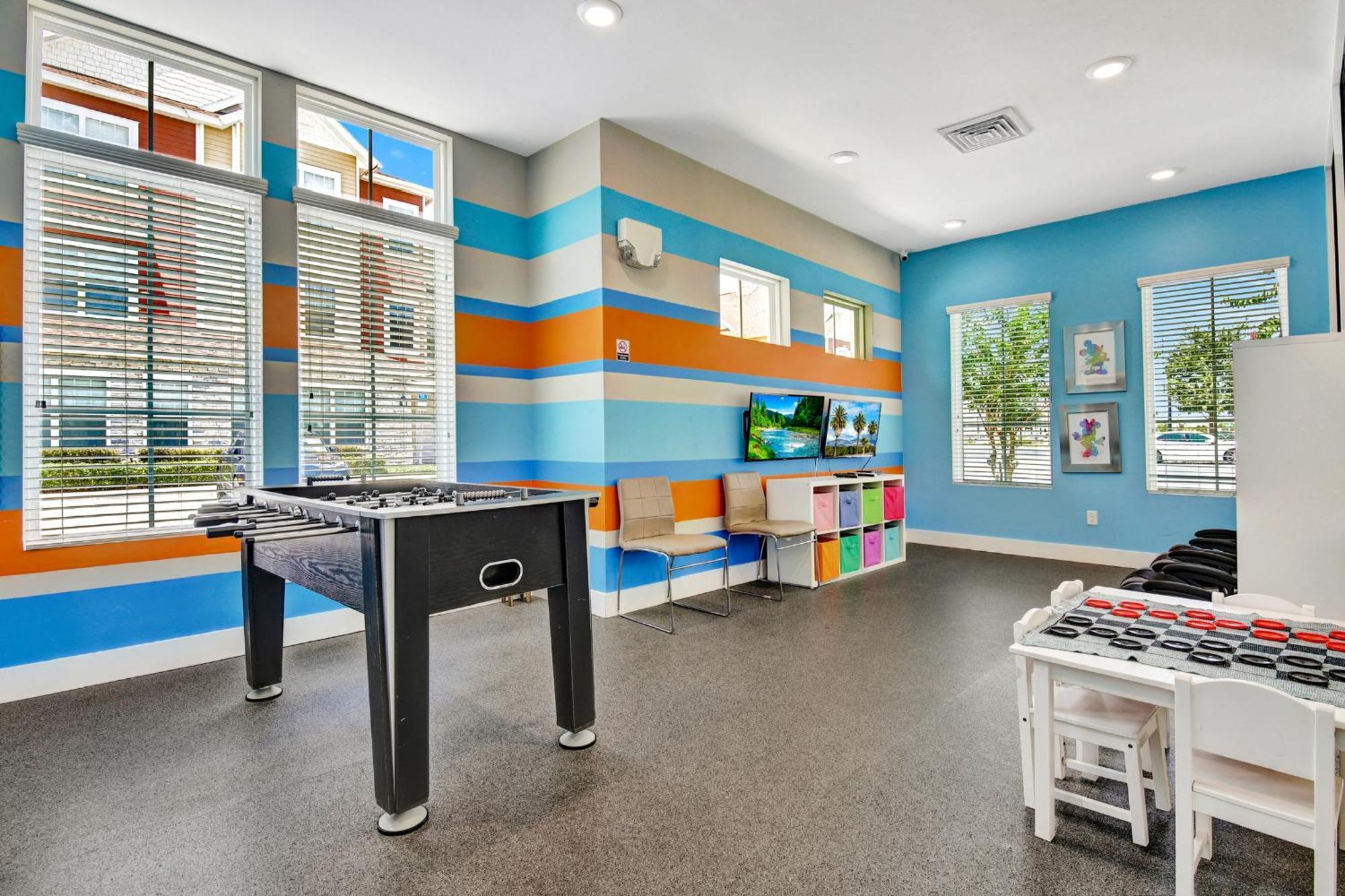Elegant Urban Townhouse - Super Close To Disney! Holiday home *