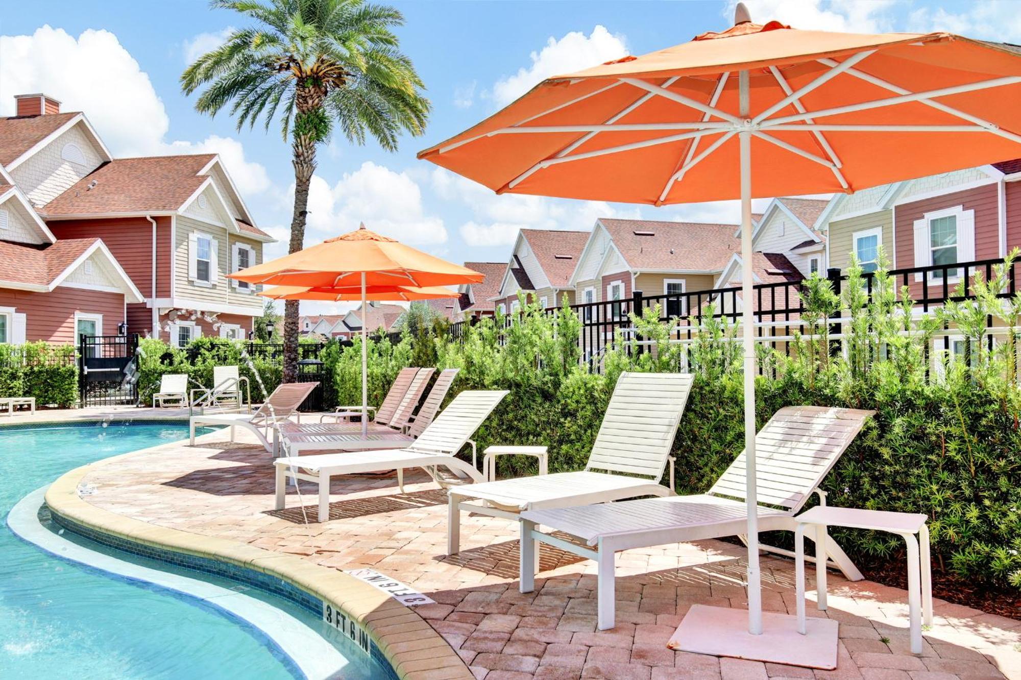 Elegant Urban Townhouse - Super Close To Disney! Holiday home