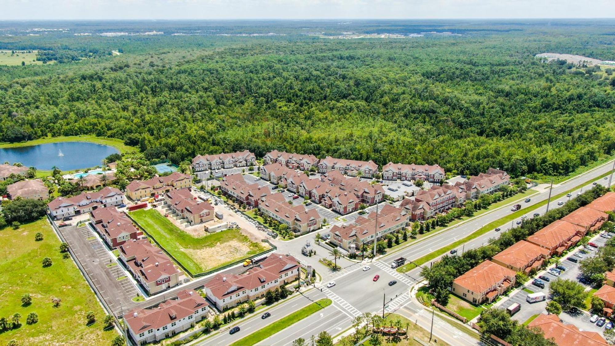 Elegant Urban Townhouse - Super Close To Disney! Holiday home *