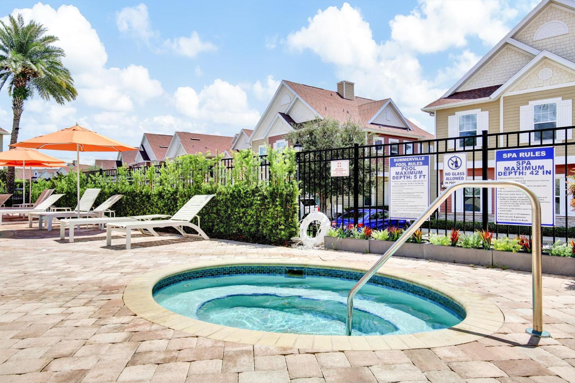 Elegant Urban Townhouse - Super Close To Disney! Holiday home Orlando