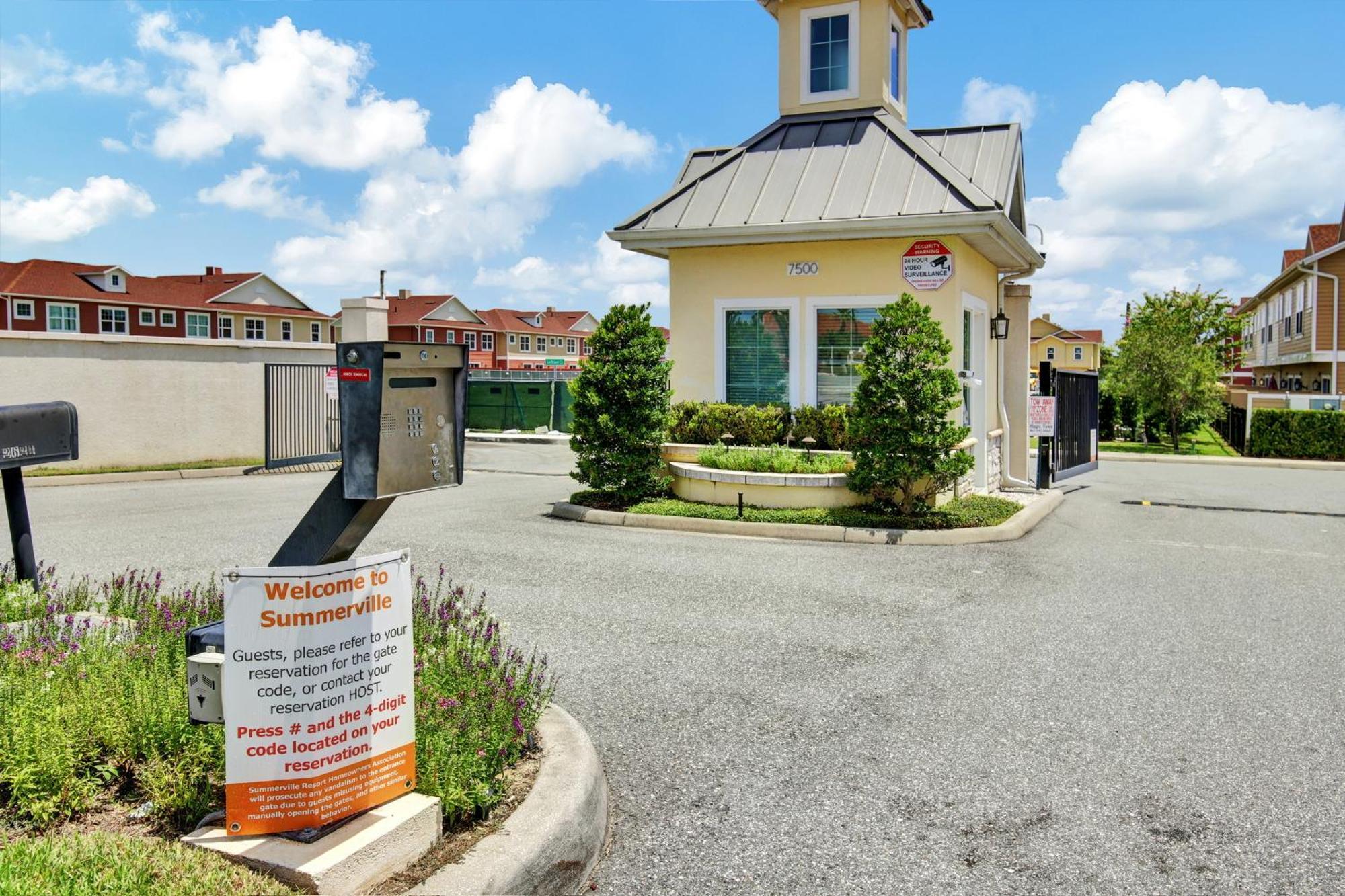 Elegant Urban Townhouse - Super Close To Disney! Holiday home Orlando